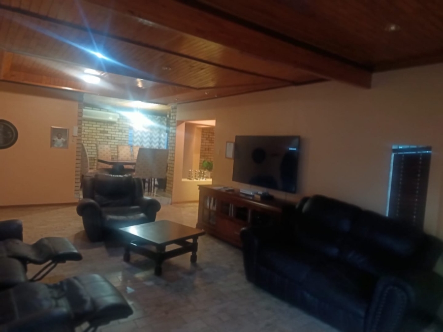3 Bedroom Property for Sale in Roylglen Gardens Northern Cape